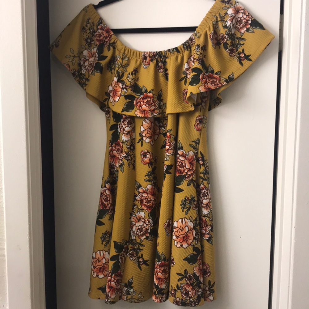 Off shoulder sun dress!